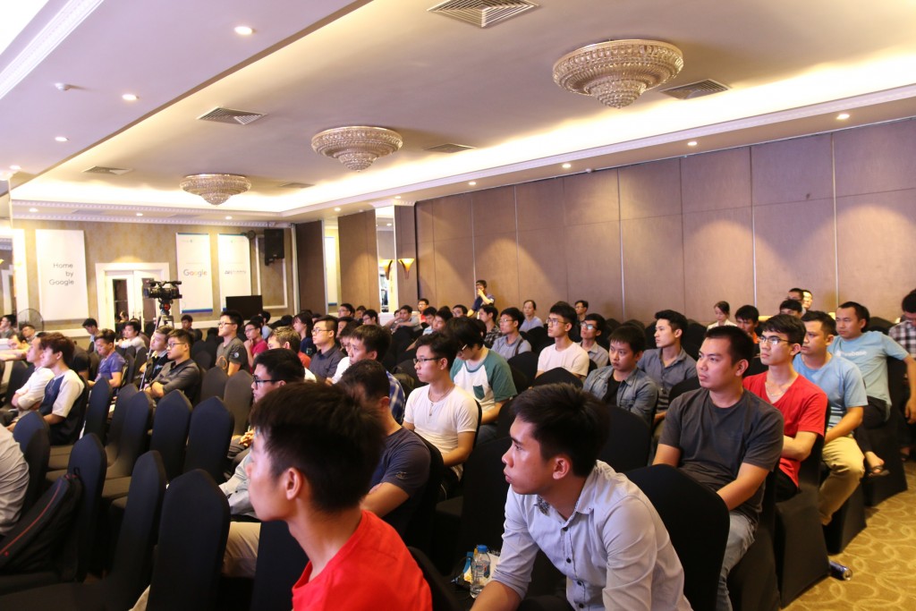 Rất nhiều developer đến tham dự chương trình.